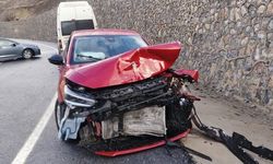 Siirt’te öğrenci servisi ile otomobil çarpıştı: 9’u öğrenci 12 yaralı