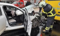 Siirt’te otomobil ile otobüs çarpıştı: 2 yaralı