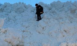 Şırnak’ta kar kalınlığı 2 metreyi aştı, Çığ köy yollarını kapattı