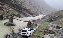 Şırnak'ta otomobil uçuruma yuvarlandı: 2 yaralı