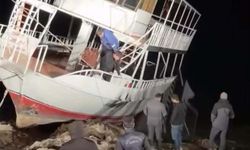 Diyarbakır'da kısmen batan tekne halat yardımıyla kurtarıldı