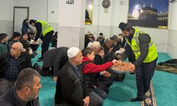 Umut Kervanı'ndan Batman'da cami cemaatine ikram