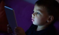 Uzun süre ekrana bakmak miyop hastalığını artırıyor