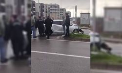 Diyarbakır'da trafik kazası: Araç refüje çarparak durabildi