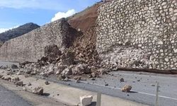 Adıyaman’da istinat duvarı çöktü, yolun bir şeridi kapandı