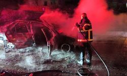 Adıyaman'da seyir halindeki otomobil alev aldı