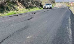 Çökmelerin olduğu yol kazalara davetiye çıkarıyor