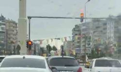 Diyarbakır'da cadde ve sokaklar adeta göle döndü