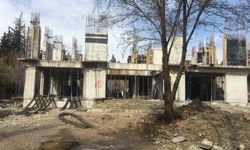 Yüksekten düşen inşaat işçisi ağır yaralandı