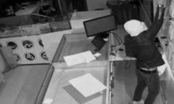 Şanlıurfa'da kuyumcuda hırsızlık anı kameraya yansıdı