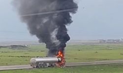 Cizre’de seyir halindeki tanker alev topuna döndü