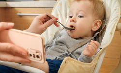 Çocuklarda ekran karşısında yemek masum mu?