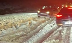 Diyarbakır karayolunda dolu ve kar yağışı