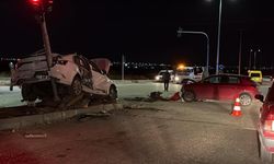 Diyarbakır’da iki otomobil kafa kafaya çarpıştı: 3 yaralı