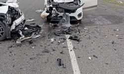 Diyarbakır'da kafa kafaya çarpışma: 6 yaralı