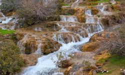 Havadan görüntülenen Emrud Şelalesi göz kamaştırıyor