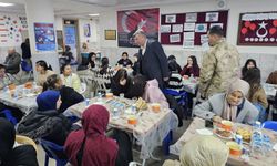 HÜDA PAR'lı Özhan, öğrencileri iftar sofrasında buluşturdu