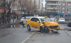 Diyarbakır'da maddi hasarlı trafik kazası
