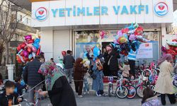 Diyarbakır'da yetim çocuklara bisiklet ve oyuncak hediyesi