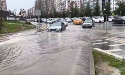 Diyarbakır'da belediyenin övdüğü kavşak ilk yağmurda teslim oldu