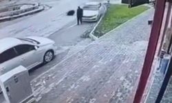 Kontrolden çıkan otomobil yayalara çarptı