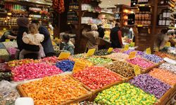 Rengârenk bayram şekerleri tezgâhlarda yerini aldı