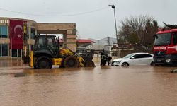 Şanlıurfa'da aşırı yağış sele neden oldu: 9 kişilik aile kurtarıldı