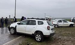 Şanlıurfa'da iki otomobil çarpıştı: 2'si çocuk 8 yaralı