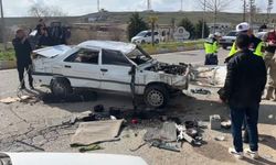 Şanlıurfa’da otomobil karşı şeride geçti: 1’i ağır 3 yaralı