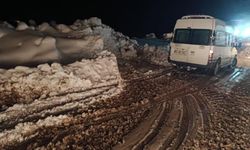 Siirt’te kar ve heyelan hayatı felç etti: mahsur kalanlar kurtarıldı