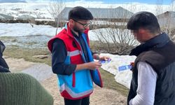 SYDV’den ebeveynlerinden yoksun çocuklara giyim desteği kartı