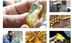 Tarihi cami siluetlerini tesbih tanelerine işliyor