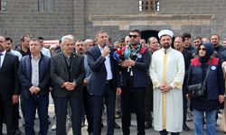 Diyarbakır'da Maraş'taki okul saldırılarında vefat edenler için basın açıklaması