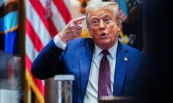 ABD'yi sarsan olay! Trump apar topar salondan çıkarıldı