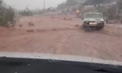 Adana'da dere taştı: Araçtan atlayan 2 kişiden biri hayatını kaybetti