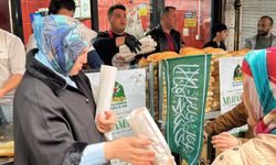 Diyarbakırlı esnaftan Kutlu Doğum Haftası'nda 2 bin kişiye döner ikramı