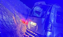 Hafif ticari araç şarampole yuvarlandı: 2 yaralı