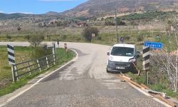 Kontrolden çıkan araç bariyerlere saplandı: Bir yaralı