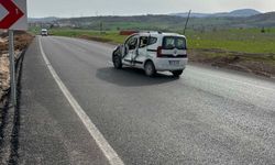 Kontrolden çıkan kamyonet ticari araçla çarpıştı: 1 yaralı