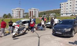 Kontrolden çıkan otomobil ışıklarda bekleyen araçlara çarptı: 3 yaralı