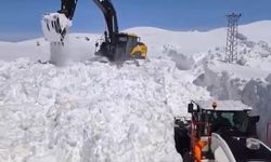 Şırnak'ta ekiplerin kar mesaisi devam ediyor