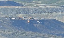 Şırnak'ta toprak kayması: 2 araç şarampole yuvarlandı