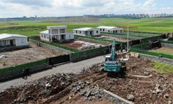 Diyarbakır'da 13 kaçak villanın yıkımına başlandı
