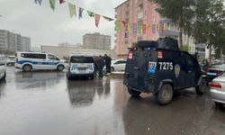 Diyarbakır'da esnaf kavgasında silahlar, bıçaklar çekildi: 3 yaralı