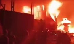 Diyarbakır'da geri dönüşümde yangın: Tesis kullanılamaz hale geldi