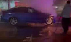 Diyarbakır'da seyir halindeki otomobil alev alev yandı