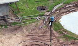 Hazro'da ilginç anlar: Dronu gören şahıs direğe tırmandı