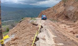 Heyelan nedeniyle kapanan köy yolu yeniden ulaşıma açıldı