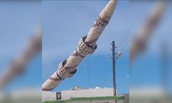 Diyarbakır'da depremde hasar gören minare yıkıldı