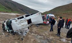 Muş'ta minibüsün devrildi: 16 yaralı